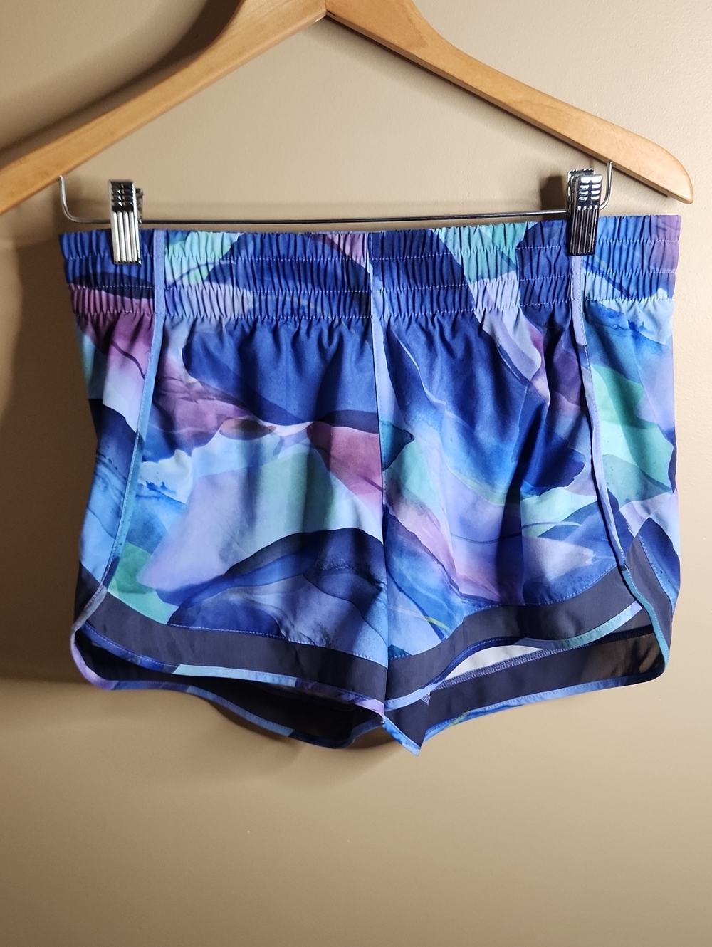 Athleta printed mesh racer short 4" in Geometric Blue/Green Pattern .  Sz M.